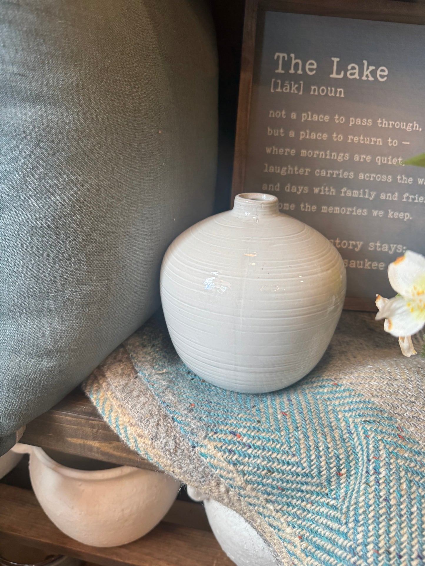 6.1" WHITE CERAMIC VASE