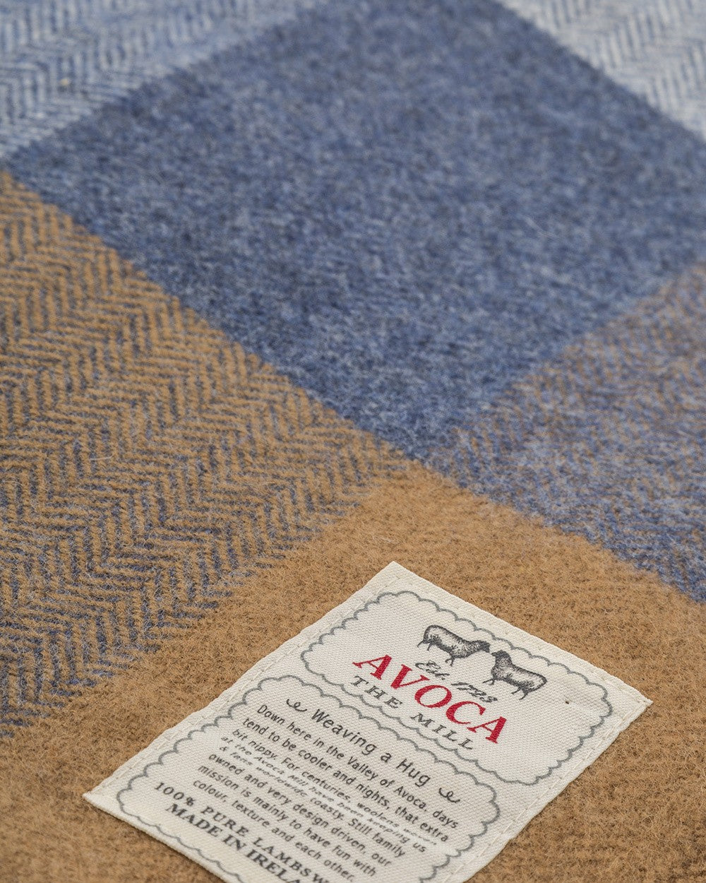 Avoca WR81 Lambswool Throw