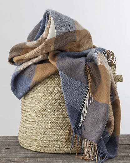 Avoca WR81 Lambswool Throw