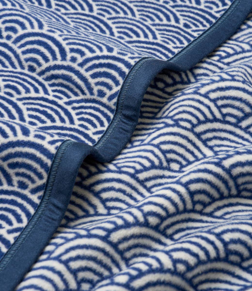 Brewster Scallops Blanket
